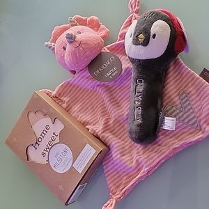 DEMDACO. Baby gift set. 2 rattles and set of milestone cards. NWT